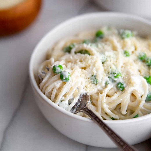 Creamy Cottage Cheese Alfredo (High-Protein & 5 Minutes!)