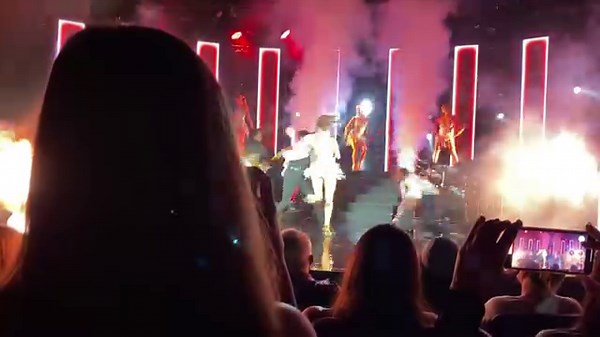 A throwback of Hayley & Derek dancing on tour together … Sending hope for good health. #derekhough #hayley | Dancing with the Stars NOW