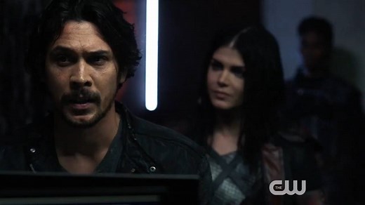 Exclusive sneak peek, Bellamy and Octavia in 5x07 Via TV Guide | Bob Morley