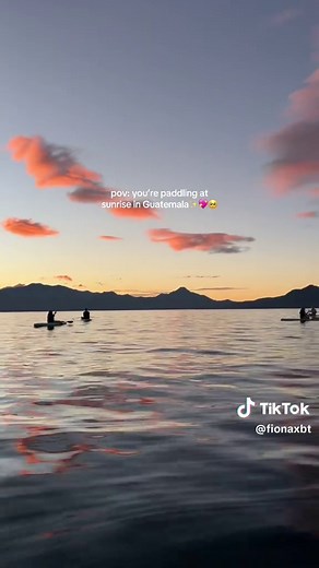 Waking up at 5 AM was SO WORTH ITTT!!!!!🥹#guatemala #paddling #sunrise #travel #freecerveza #guatemalacity