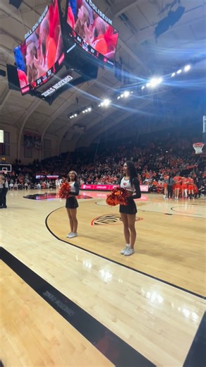 BEAVS WIN ! Back under the Gill lights 🤩 Let's go @beaverwbb 🔥 | Beaver Cheer