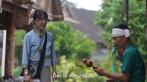 Hulusi erlernen Beim Dai-Tanz wird das traditionelle Instrument Hulusi gespielt, welches sehr mild, elegant und angenehm klingt. Mama Yu hat einen Meister im Dai-Dorf getroffen, um diese chinesische Bambusflöte zum ersten Mal auszuprobieren. #Yumama #tanzen | CRI German