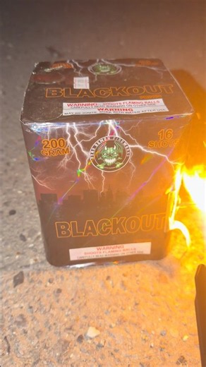 BLACKOUT💣 I have a thing with these banger 200g cakes🔥 #pyro #fireworks #250th #banger r