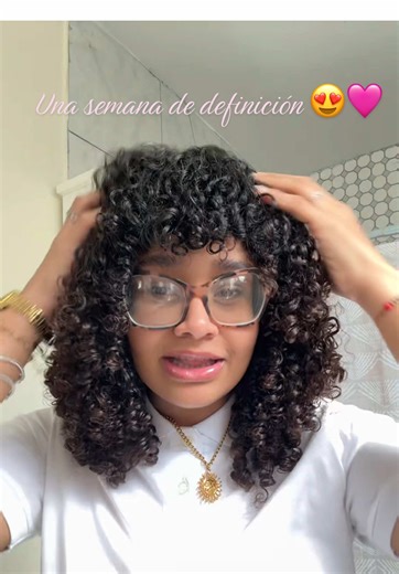 Amo la definición y el volumen que tengo 😍 nunca pense que un solo producto me haria una definición como esta 👌🏽 Productos @The Doux Hair Care Mousse Def Texture Foam BTZ Smooth Criminal Humidity Blocking Spray #puertorico #rizos #rizospuertorico #curlyhair #curlyhairtutorial