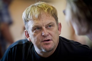 WATCH | Steve Hofmeyr smashes decoder after cancelling DStv contract