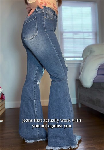 @Willow Boutique #stretchyjeans #flarejeans #tummycontrol #willowboutique #jeans