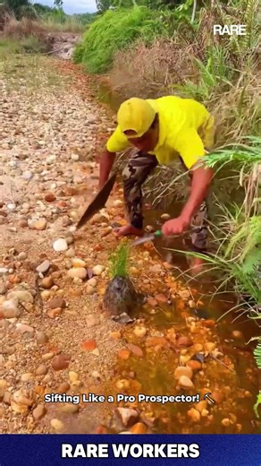 Forget Gold Pans — He Sifts Like a Pro?! 🤯 #gold