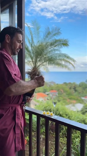 A lot to be grateful for right now. Season 4 of Below Deck Down Under is officially out. Currents of Change episode 1 is live on YouTube. And we’ve somehow hit 400k here. Feeling very grateful for all the support across it all. Cheers 🍾 Don’t forget to tune in tomorrow Monday for Episode 2 of Below Deck Down Under. Hope you really enjoy it! - #belowdeckdownunder #belowdeck #bravotv #grateful Captain Jason Chambers | Currents of Change series | ocean conservation storytelling | short documentary