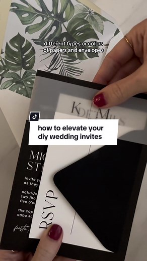 An easy way to elevate your DIY wedding invitations is to add some dimension and layering to your suite! 💌 You can do this through texture, color, and add ons. Mix and match your envelope hues to create additional depth! Our modern tropical set is a great example of achieving this balance. But beware: start throwing in too many things and the overall look can get chaotic or messy. Our templates have these principles in mind so your DIY wedding invitations don’t look super DIY 😉 Like this style