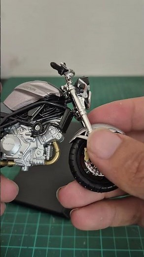 Unboxing 1/18 Cagiva Raptor 1000