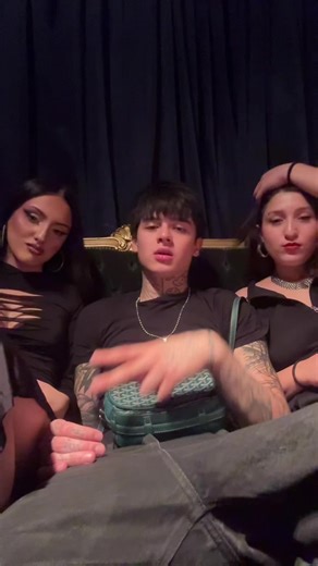 aquí con mis cariñosas 😈😈