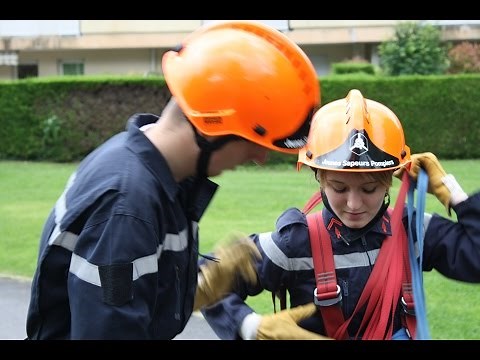 Les Jeunes Sapeurs-Pompiers en formation.