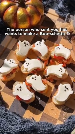 These Boo-Schetta’s turned out amazing 👻 The perfect appetizer for your Halloween party. Save this recipe for later. -1 baguette, sliced & toasted -2 large tomatoes, diced -3 cloves garlic, minced -handful of fresh basil, chopped -salt & pepper to taste -3 tosp. olive oil -2 tsp. red wine vinegar -sliced mozzarella -balsamic glaze for faces #bruschetta #tomato #ghost #appetizers #spooky #spookyseason #halloweenfood #halloweenappetizers #halloween | Dadsfoodtoday