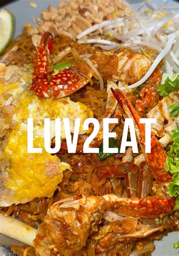 We rushed to Luv2Eat because Chef Pla was back in the kitchen for one more day, testing and finalizing their new menu 💕 We got a sneak peek and honestly loved every new dish we tried 😉🫡 But even after all that, we still can’t get over the OG blue crab curry they’re known for. We order it way too often and it hits every time 🦀😋 📍Luv2Eat, Thai Town #laeats #thaifood #luv2eat #lafoodie #thaitown