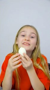 Who peels eggs correctly? 🥚😅😏 #fastfamilylife #trending