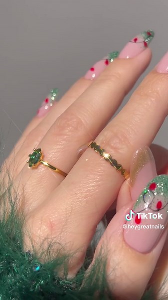 Christmas Tree Decorating Ideas for DIY Nail Art
