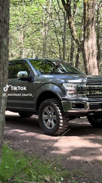 Exploring the F150 with Leveling Kit: A Clean Look