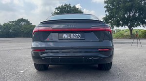 LED sequential rear indicators on the 2024 Audi Q8 e-tron Sportback 55 quattro S line. | #2024my #audi #q8 #etron #sportback #55 #quattro #sline #manhattangrey #typge #audimalaysia #alexlovesmac #filming | alexlovesmac
