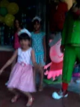 Niña de 6 años bailando -tu chapa.