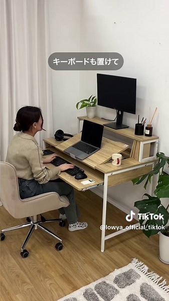 多機能デスクで快適なリモートワーク