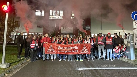 60 Beschäftigte von Polytec in Wolmirstedt im Warnstreik