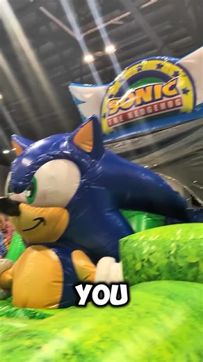 Magic Jump’s Official Sonic the Hedgehog 50’ Obstacle Course is racing in! With dual lane slides, a splash zone, and modular setup for easy delivery, this officially licensed SEGA course is ready to boost bookings and wow partygoers at every event. Want to level up your inventory and stand out with the most iconic new obstacle course on the market? Head to MagicJump.com and get ready to go fast! 🌀💙 | Magic Jump