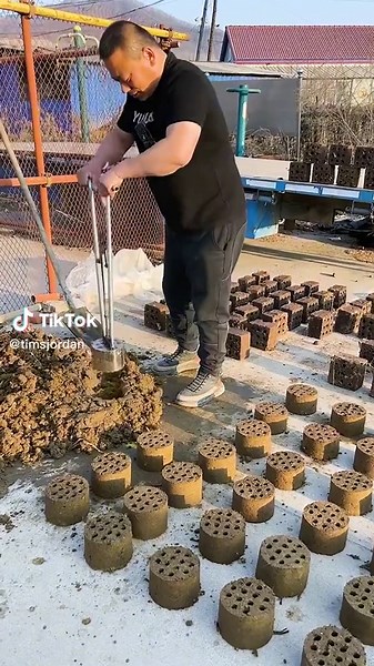 Using Manual Compaction Tools Outdoors Efficiently