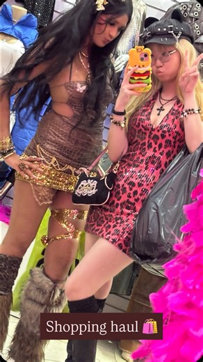 Alina >> 💕💕 with my bestie @caracii !! Should I film a try on haul 😆✨ #alinasmakeup #fairy #fairycore #princess #maximalism #alinacore #shopping #thrifting #thrifthaul #haul"