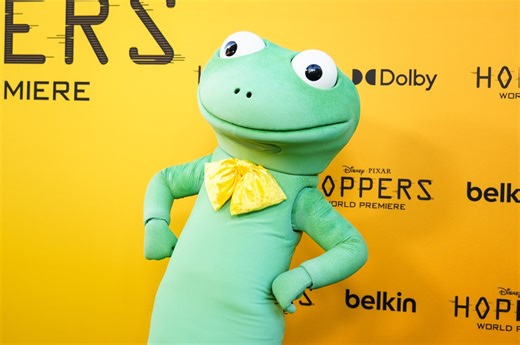 'Hoppers' de Pixar da el salto y arrasa en la taquilla mundial - La Opinión