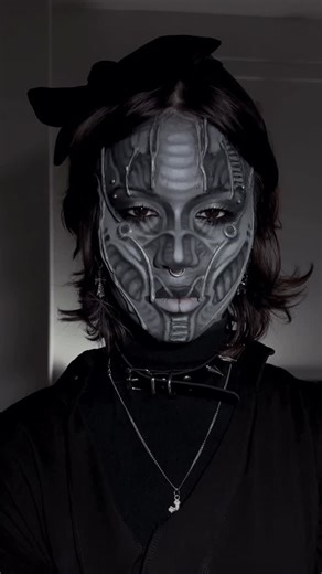 лола on Instagram: "Alien makeup😈😈#makeuptutorial #alien #makeup #hallowenmakeup #alienmakeup"