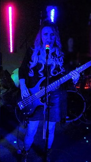 I hate myself for loving you - Joan Jett and the Blackhearts cover #livemusic #basscover #vocal