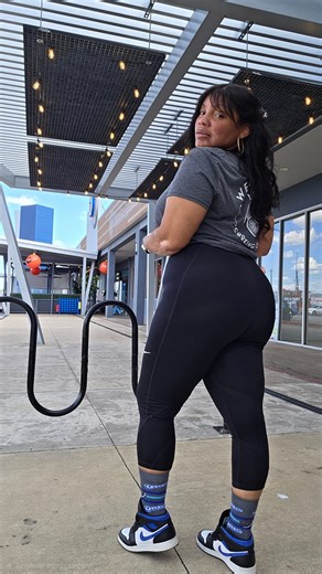 Headed to Work... ✌🏾💋 #Chef #ChefLife #TheeCrystalAlexis #ForeverMuse #CropTop #Midriff #PrivateChef #SpecialtyChef #Saucier #HoustonChef | Crystal Alexis