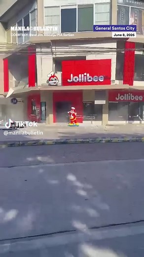 A commercial building in General Santos City collapsed after a strong magnitude 7.8 earthquake struck Monday morning. The quake, with its epicenter located 32 kilometers south of Maasim, Sarangani Province, caused significant shaking across nearby areas. Authorities are continuing to assess the extent of the damage. (Video Courtesy of PIA SarGen (Sarangani-General Santos City)/FB) #ManilaBulletin #MBNews #News #Lindol #Earthquake #Mindanao #saranganiprovince
