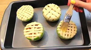 Make rich Apple Pie Baskets