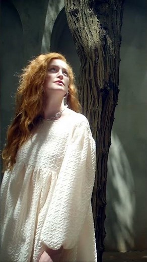 The lit leaves are positioned to create a stunning levitation of crystal. #Lalique #EmpreinteAnimale