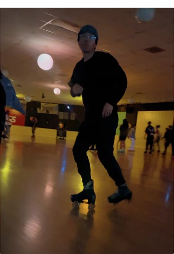 Keep it smooth, baby. #amsmooth #asianman #rollerskating #jbskating #rollerskatingtricks