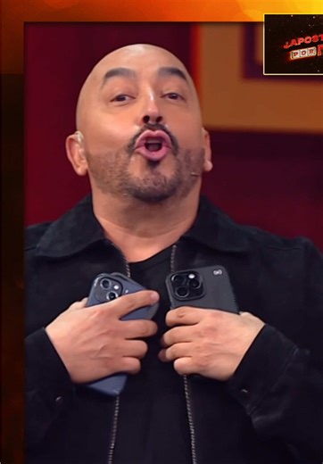 Lupillo Rivera y sus tres celulares para redes sociales