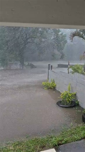 🌧️ KZN SOUTH COAST – PORT SHEPSTONE FLOODING ALERT Heavy rainfall has caused major flooding in Port Shepstone, a key town located at the mouth of the Mzimkhulu River on the KwaZulu-Natal South Coast. Motorists and residents are advised to: ⚠️ Avoid flooded roads and river crossings ⚠️ Exercise extreme caution when traveling ⚠️ Follow official updates and safety instructions Emergency services remain on high alert. #KZN #PORTSHEPSTONE #SOUTHCOAST #FLOODING #WEATHERALERT #SAFETYFIRST #STAYSAFE | 