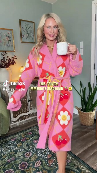 The SOFTEST cozy robe a print that instantly makes me happy 🌸🍒💗 I mean… how could you be in a bad mood wearing this?! #dopaminesdressing #bathrobe #robe #cozygirl #maximaliststyle