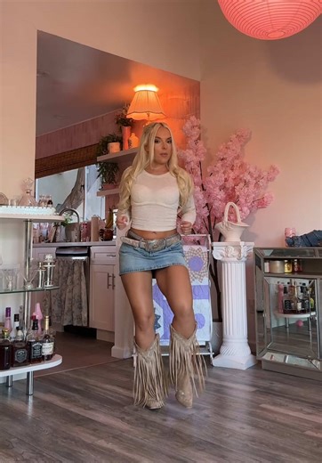 Dc: @𝕊𝕞𝕠𝕠𝕧💛𝔎𝔫𝔦𝔤𝔥𝔱🖤 | dancers