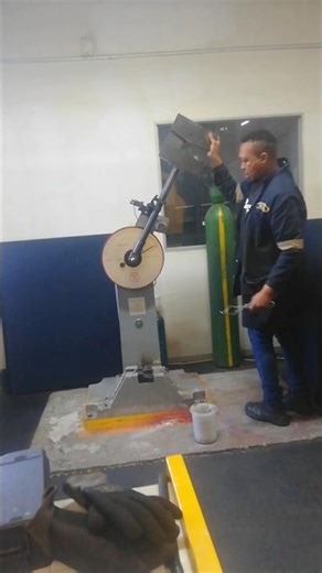 IMPACT CHARPY SAMPLE PREPARATION AND TESTING ON MOUTON PENDULE DE CHARPY IN LABORATORY