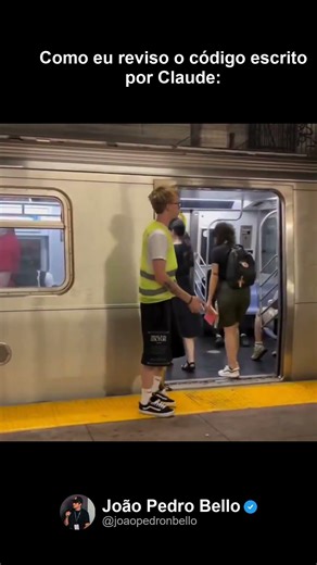 Eu revisando aquele app de 2mil linhas de codigo hahahahahaahah #binance #bolsadevalores