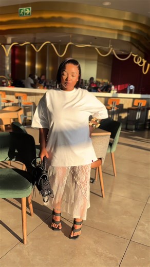 Sun-Kissed 360 OOTD Style Moment