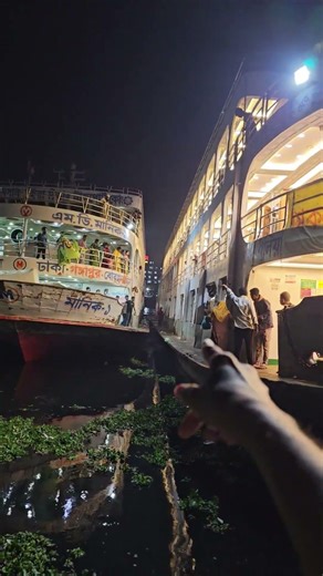 মাকে রেখেই লঞ্চ ছেড়ে দেয় পরবর্তীতে সন্তানের টানে যেভাবে উঠে। #shorts #launch #travel #river #সদরঘাট
