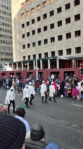 Santa Claus 🧑‍🎄 parade in Toronto 2025 #santaclaus #santaclausparade2025 | Gabby Romualdo Sinay