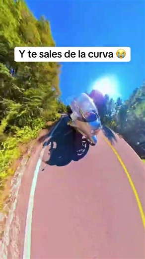 Cuando te sales de la curva, y actúas como si nada hubiera pasado #motoaventura #motovlog #bmw