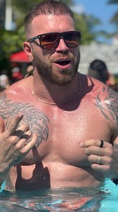 73K views · 2.1K reactions | Nunca le pierdas el ritmo a la vida #vacations #fyp #fypシ #bailando #poolparty | Roberto Guillen | Facebook