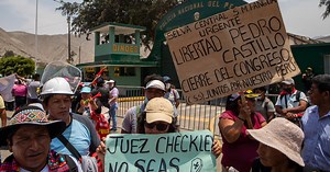 Manifestantes en Perú piden justicia para el presidente destituido Pedro Castillo