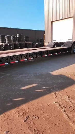 A 60 ton with walking beam suspension and single axle stinger! Trail King Industries Inc. Layton Lee Music #trailkingtrailers #trailkinglowboy #lookforthetriangles #movingamerica #HeavyHaul #madeinsouthdakota #BuildingSuccess | Kevin Lanners