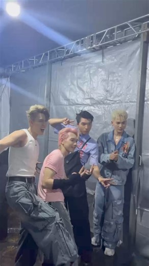 Team Love Sand diễn tại Cần Thơ. Đáng iuu. Người ta support nhau thế mà mấy má nghiệp khôngg #anhtraisayhi #hieuthuhai | All Showbiz